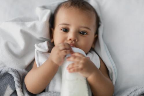Fra nyfødt til tumling: Udviklende søvnmønstre og hvordan man følger med