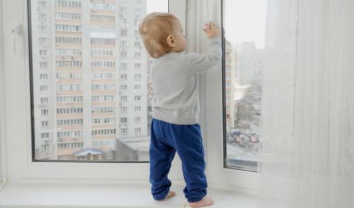 Babyproofing Essentials: Sikkerhedslåse til skuffer og apparater