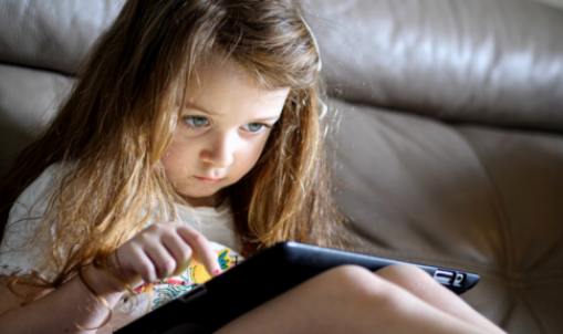 Rollen af interaktive e-bøger som stimulerer sensorisk udvikling